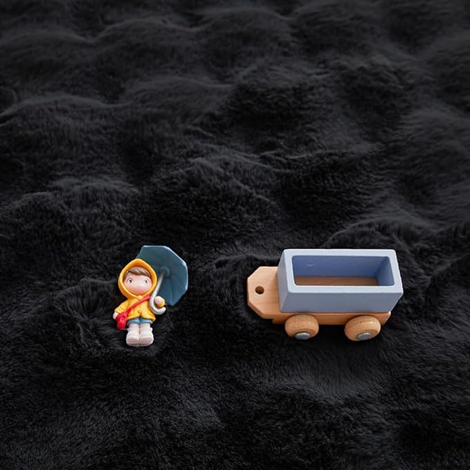 chovy Black Round Faux Fur Area Rug, 4'X4', Modern Style, Machine Made, Grid Pattern, 2 Inch Pile Height, Indoor Use Only