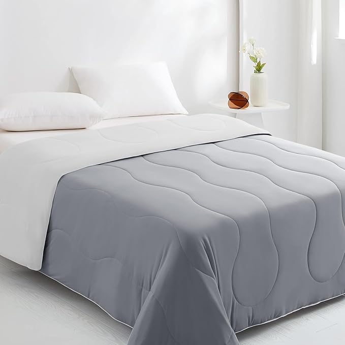 EASELAND King Tencel Cooling Comforter for Hot Sleepers - Double-Sided Lightweight and Breathable Fabric for Night Sweats - All Season Cooling Blanket Machine Washable（108x90in, Grey）
