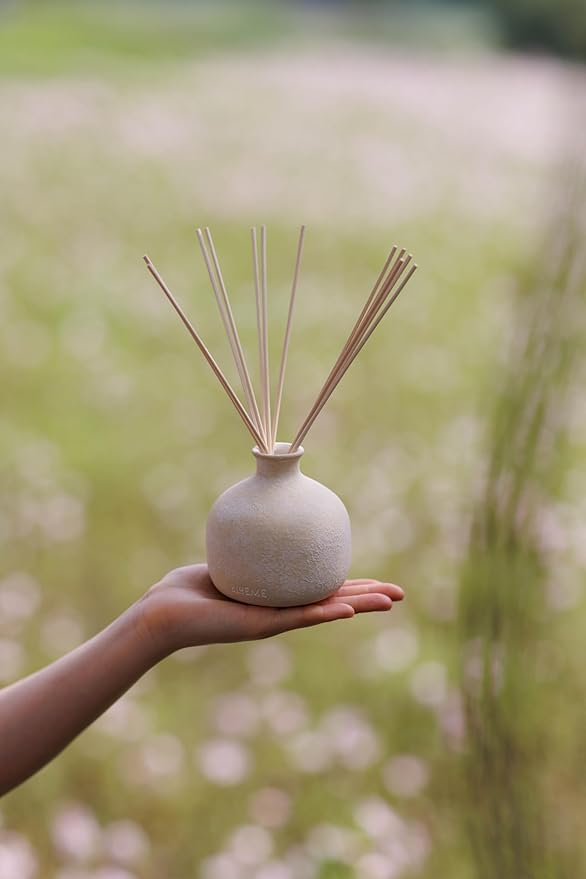 BLUEME Renew-Ivy & Rose, 5.92 Fl Oz Wellness Diffuser, Contains Essential Oil, Sustainable, Hand Finished, Premium, Luxury Ceramic, Natural Rattan Reeds