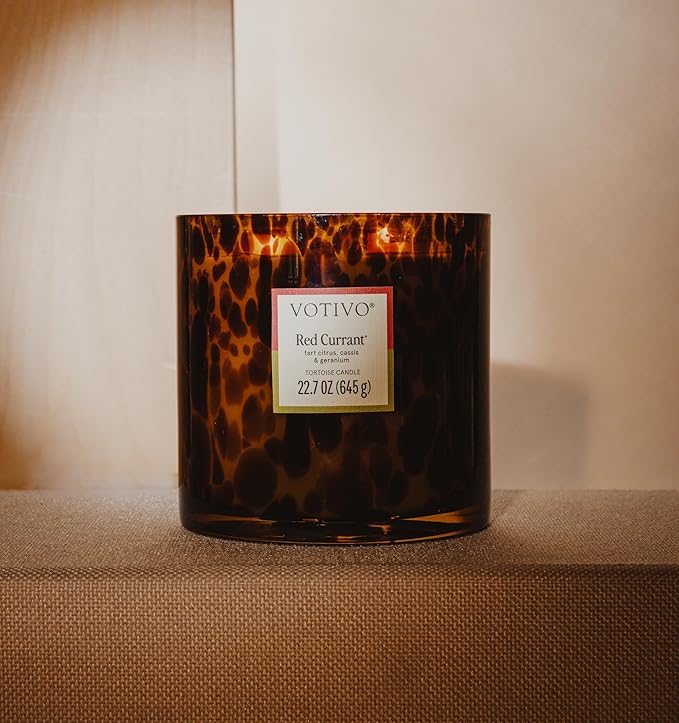 Votivo Red Currant Tortoise Scented Candle | 22.7 oz Soy Wax Blend | Decorative Home Decor Tortoiseshell Pattern | 100 Hour Burn Time
