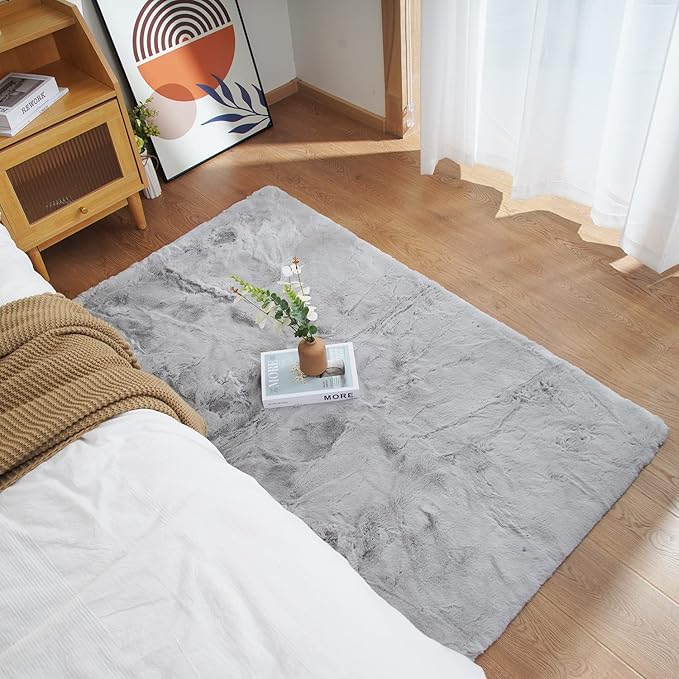 Ghouse Ultra Soft Faux Rabbit Fur Rug 4x6, Machine Washable Area Rugs for Bedroom Fluffy Rugs for Living Room, No-Shedding Carpet Sheepskin Rug Grey