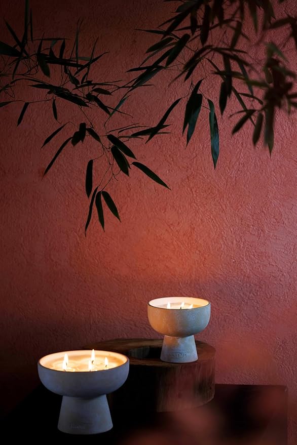 BLUEME Romance - Oakmoss & Sandalwood, Luxury Candle w/Essential Oils, 3 Wick, Hand-Poured Soy, Cotton Wick, Ceramic