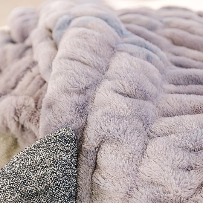 Minky Designs Blueberry Minky Blanket – Ultra Soft Faux Fur Throw Blanket for Couch, Bed & Home – Fluffy, Warm & Luxurious – Chic Collection (Medium, 50x60)